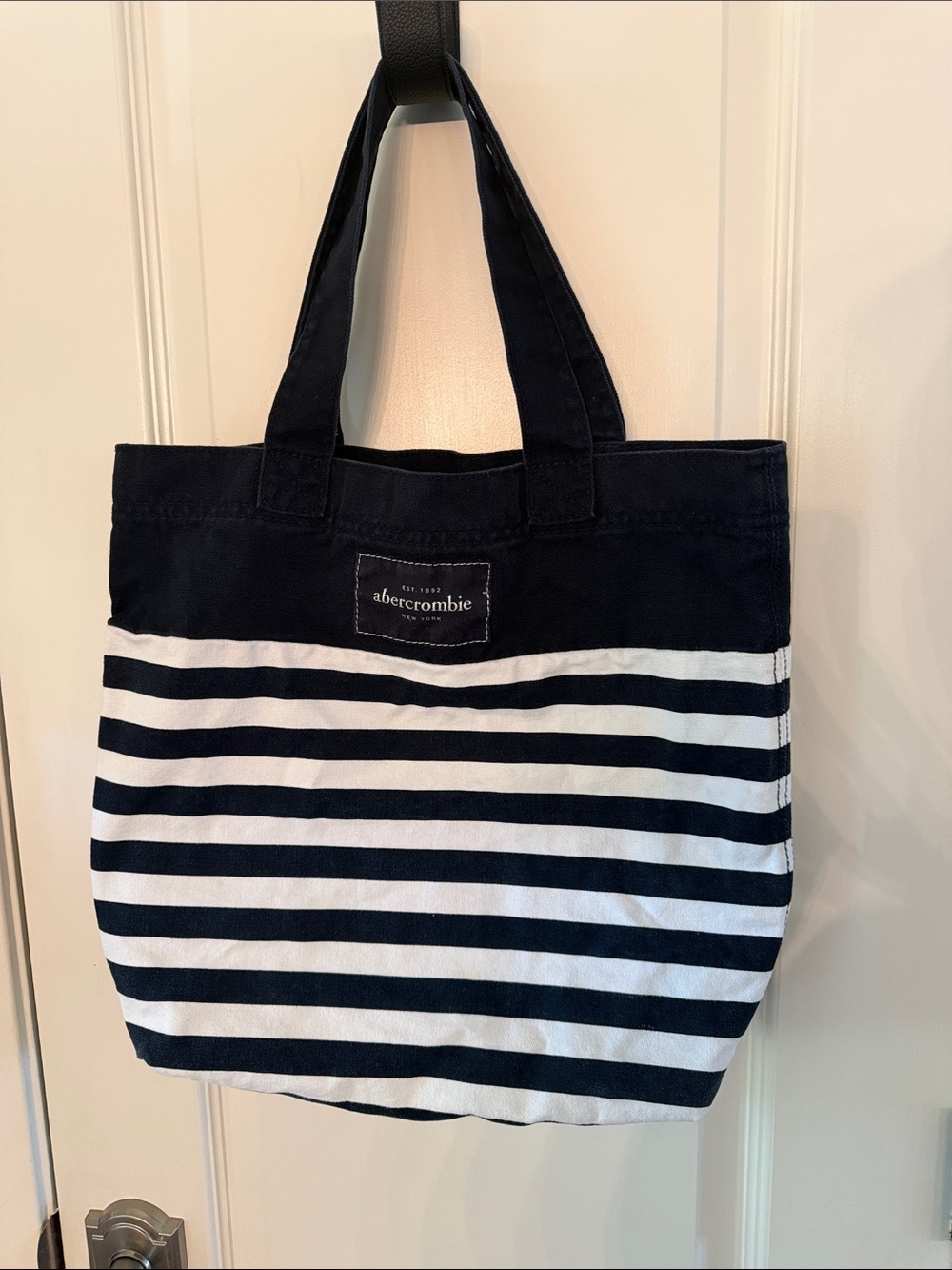 Abercrombie & Fitch Tote-used-Navy and white
Striped